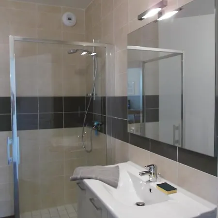 Marine 2 Жуллувиль-ле-Пен